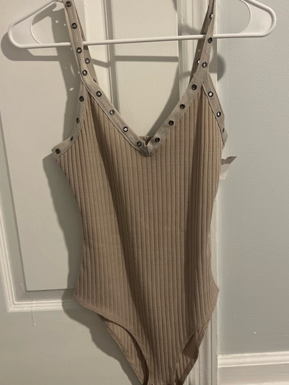 Anama Ribbed Snap-Trim Bodysuit in Taupe
